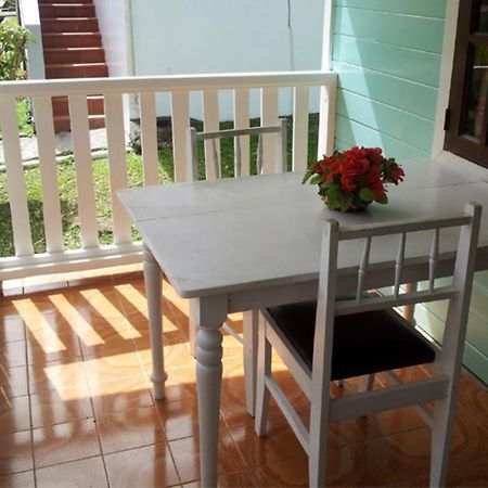 Chez Ophelia Cottage Apartments Ροζό Δωμάτιο φωτογραφία